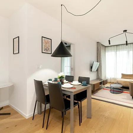 Prestizowe W Poznaniu Z Sypialnia I Parkingiem By Renters アパート *